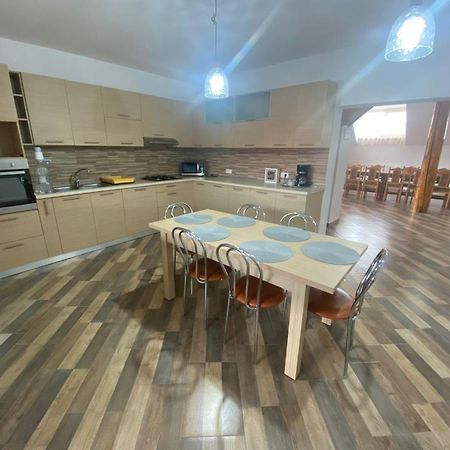 Гостьовий будинок Casa Monica Dragus Екстер'єр фото